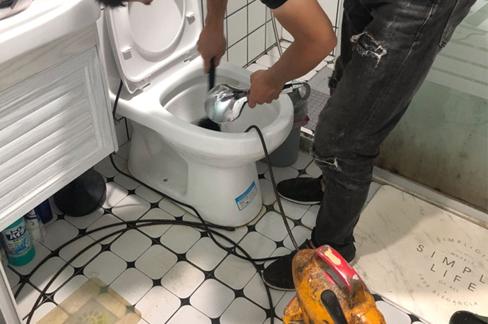 香河马桶堵塞自己疏通还是找师傅？专业上门服务让你省时更省心